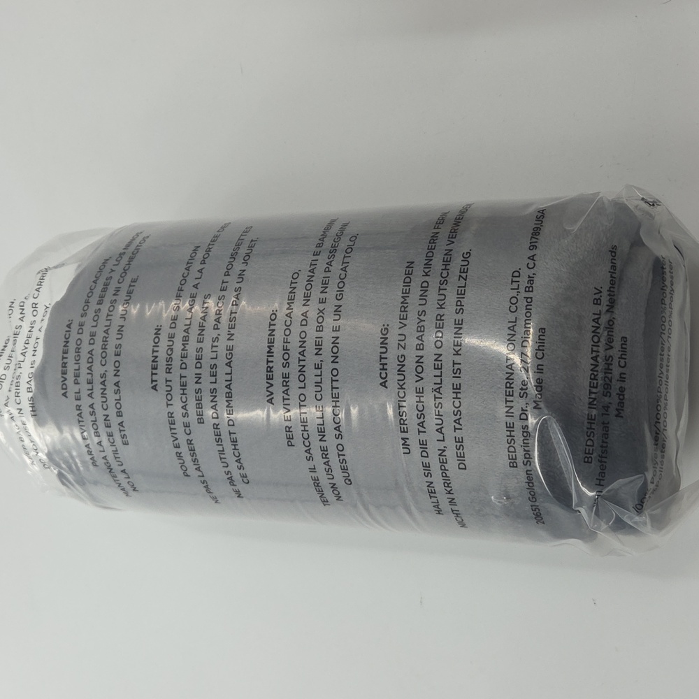 Cozy Gray Fleece Throw Blanket New - Picture 15 of 16